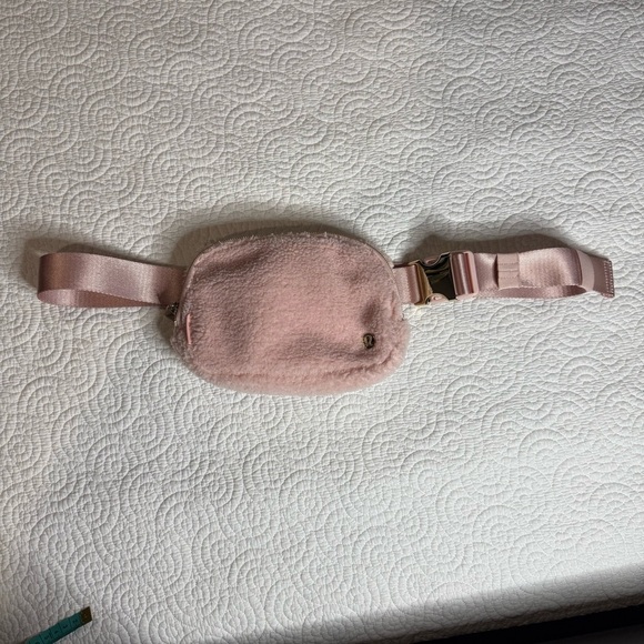 Lululemon Athletica Soft Pink Crossbody Bag - Picture 12 of 12